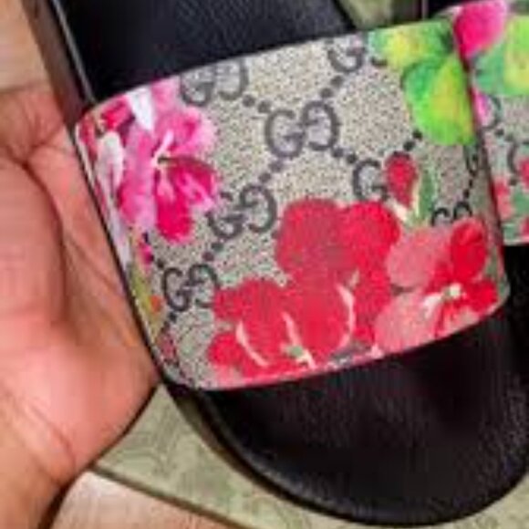 Gucci Flower Sandals - Picture 4 of 4
